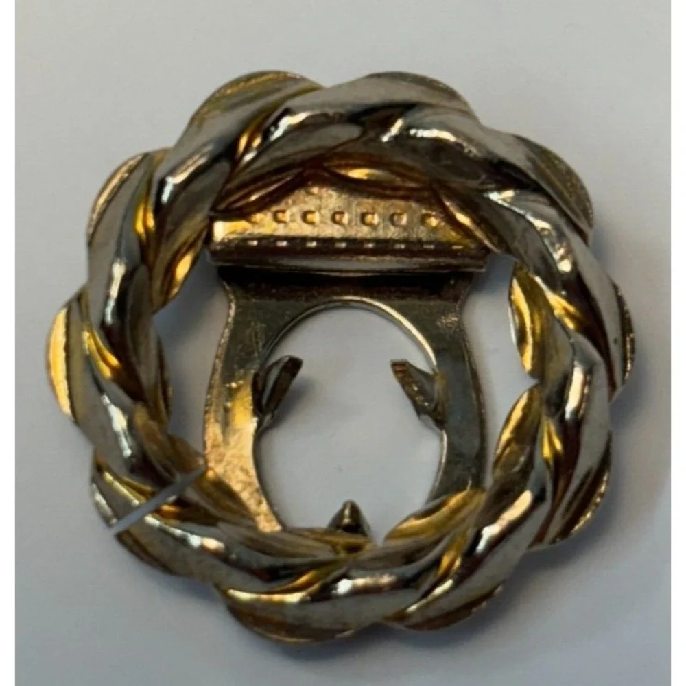 Vintage‎ Dress Or Shoe Clips Mid Century Gold Tone Metal Open Wreath Design